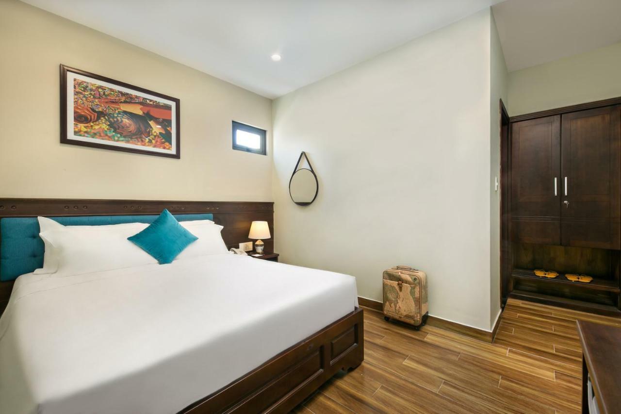 Celina Hotel & Apartment Da Nang Bagian luar foto