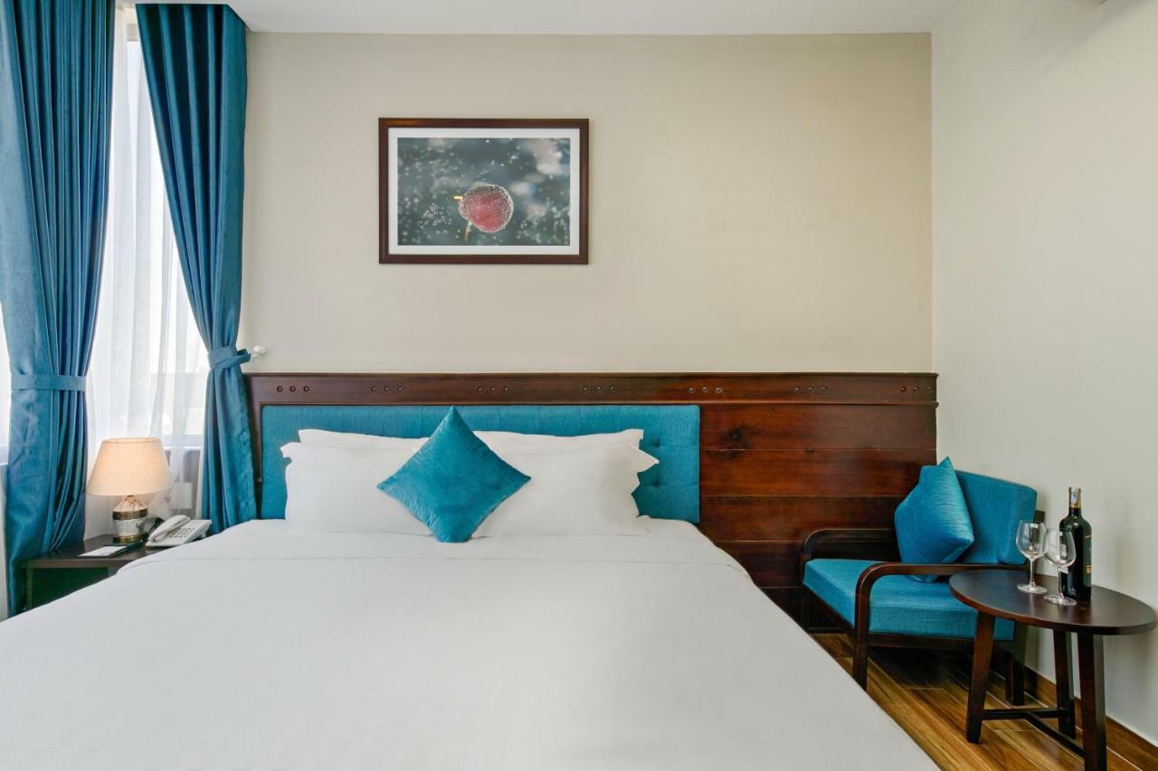Celina Hotel & Apartment Da Nang Bagian luar foto