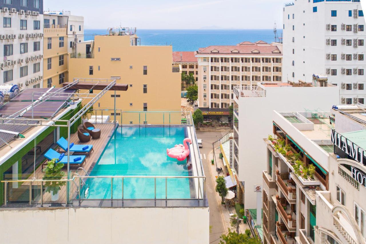 Celina Hotel & Apartment Da Nang Bagian luar foto